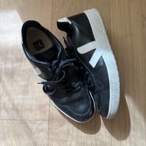 Veja Men's Black Sneakers
